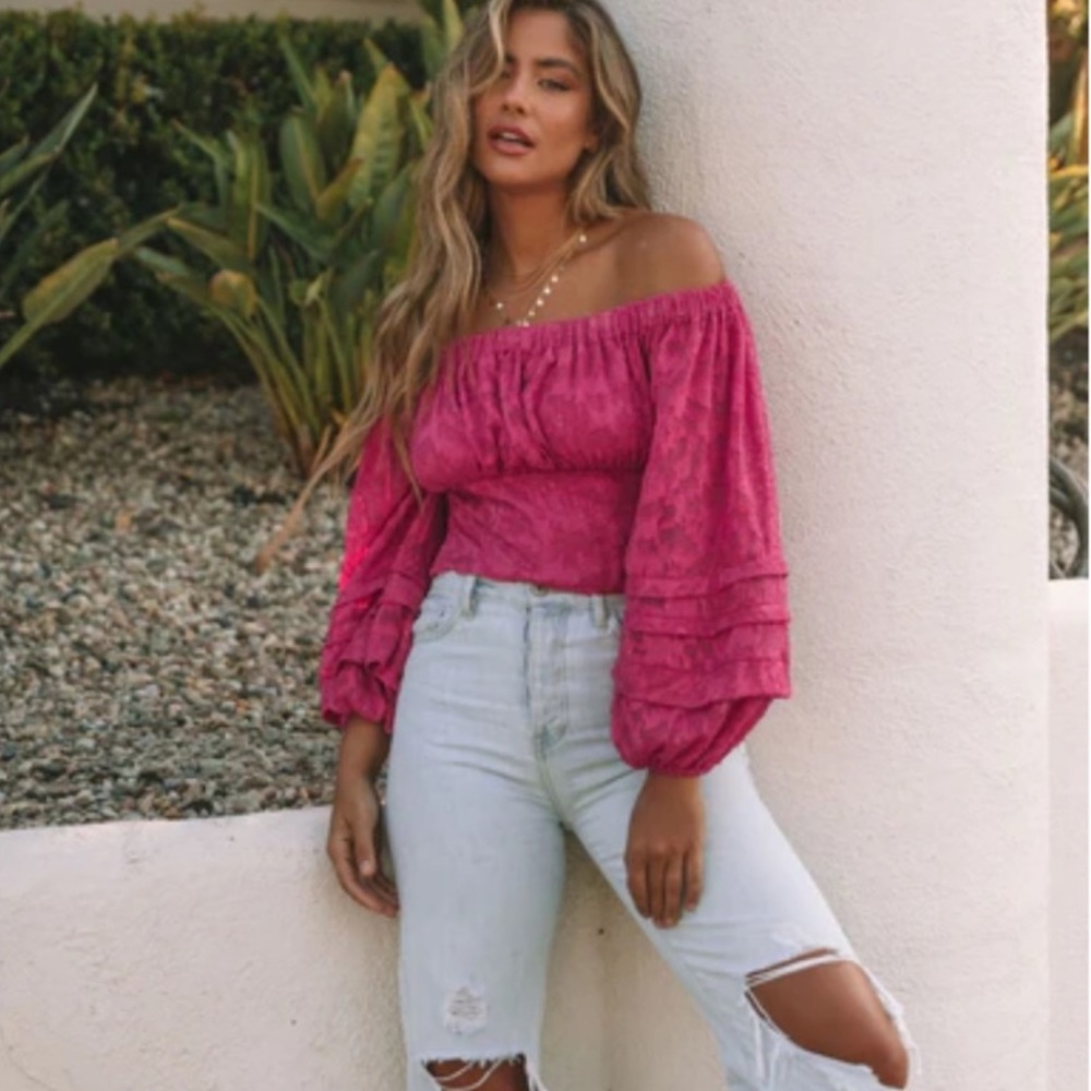 VICI | Off The Shoulder Top